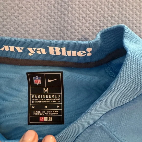 Tennessee Titans NFL Blue Jersey with Red Number 17- Ryan Tannehill size youth M - Picture 3 of 3